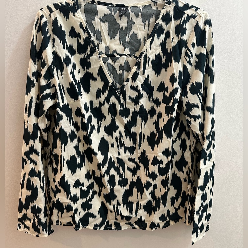 NIP Animal Print V-Neck Blouse Size M